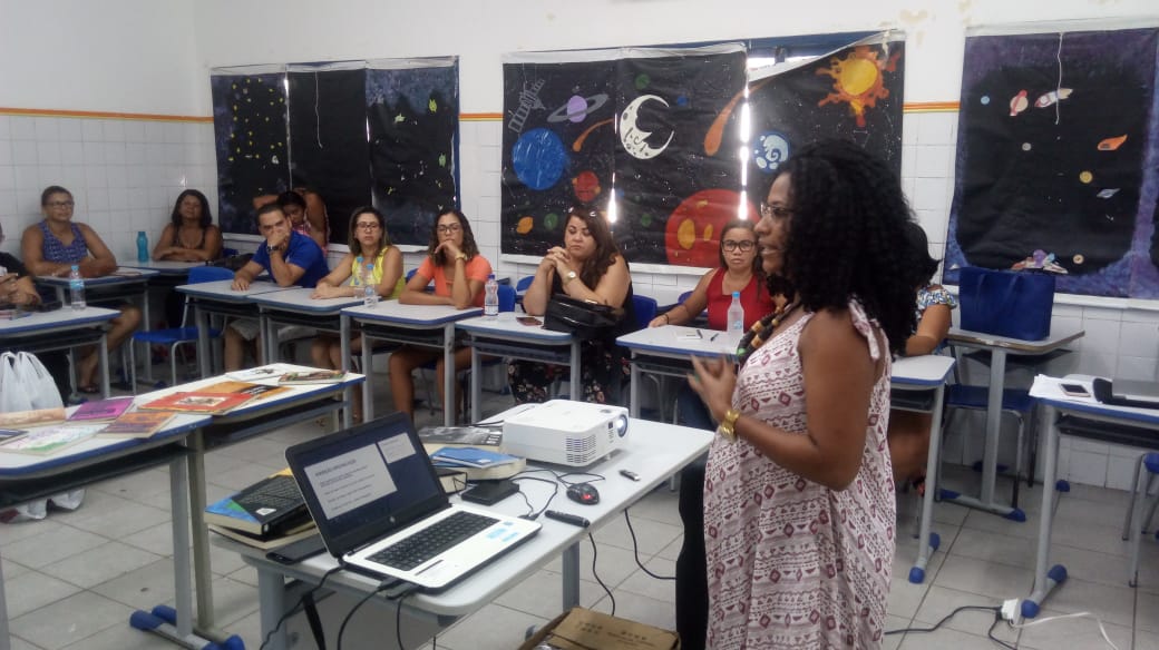 Oficina sobre a Liteatura Negra em sala de aula com professores