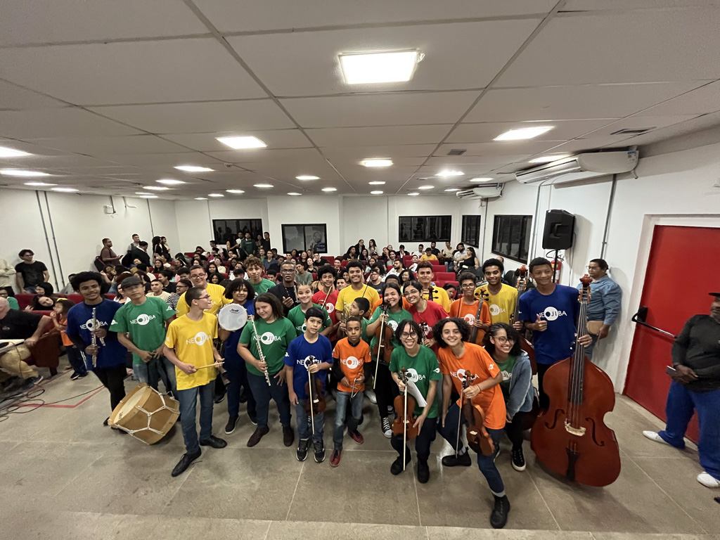 NEOJIBA participa da atividade cultural durante encerramento do evento