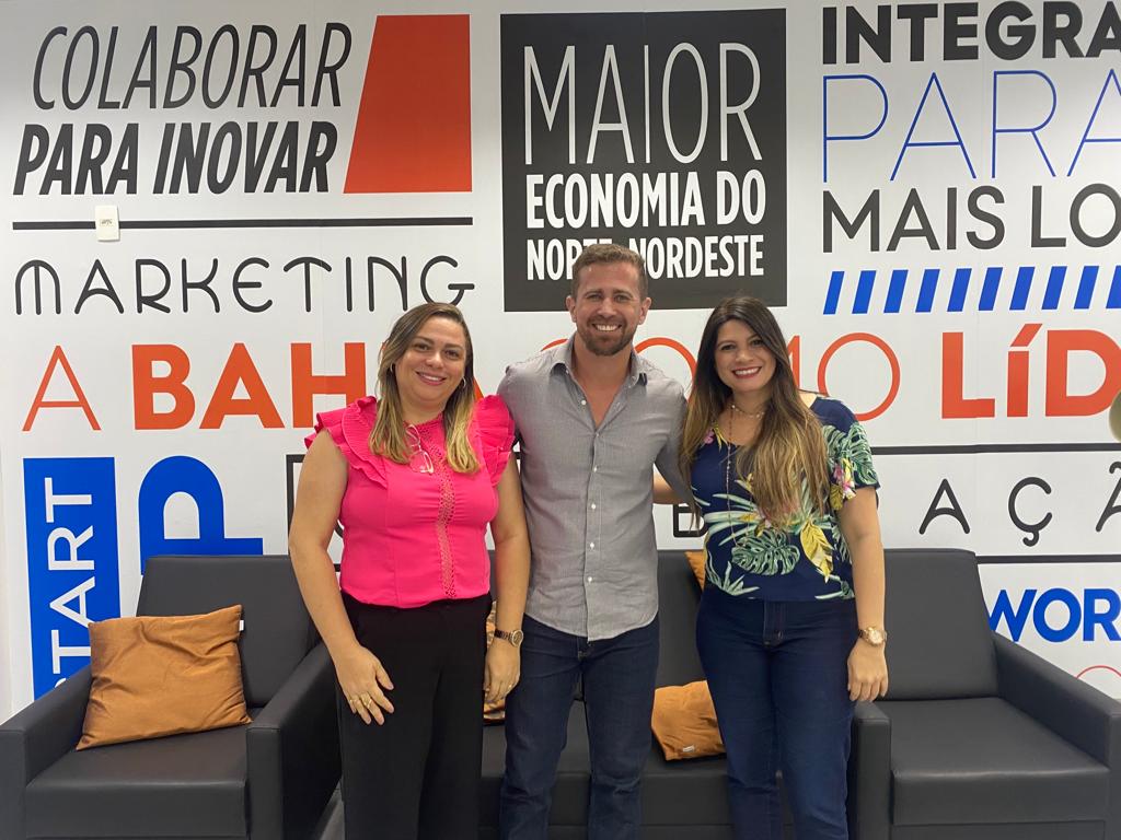 Foto com a Rafaela no Espaço Colaborar Paque Tecnológico