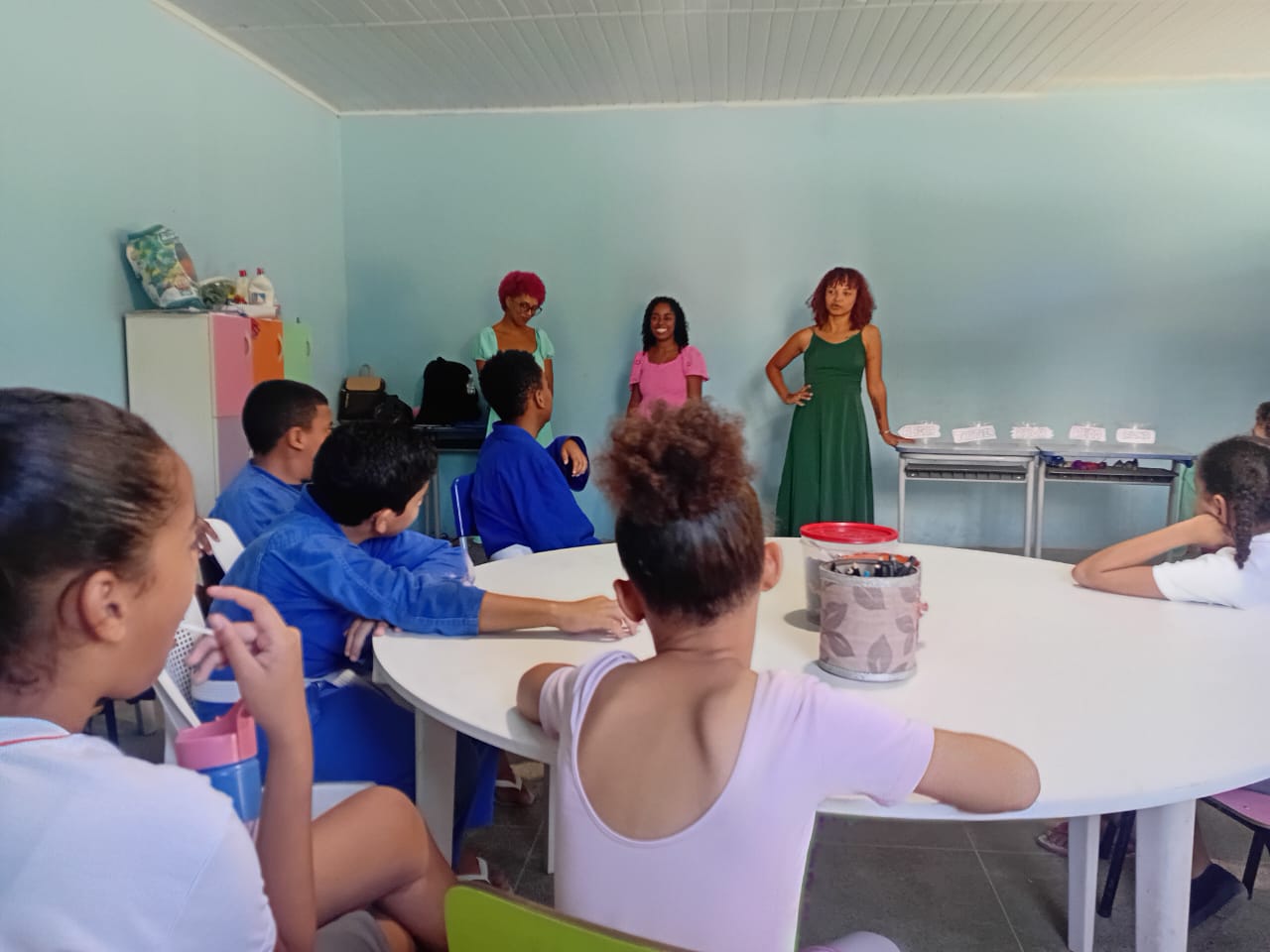 Hist monstros das cores com as emoções lar Fabiano 17 jun