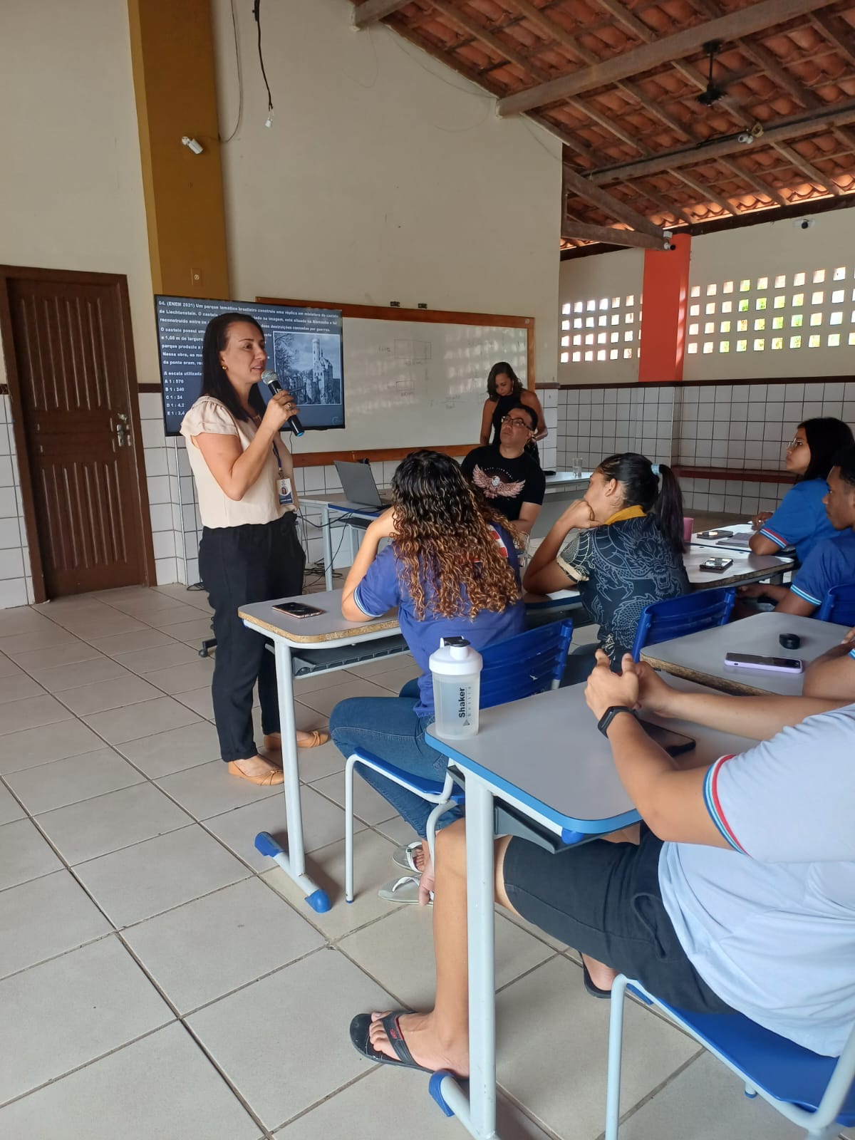 coaraci fala com alunos